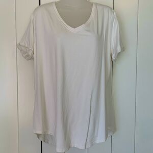 Like new Soma off-white v neck tee XL